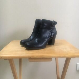 Born ondine Womens Size 8.5 Black Leather Ankle Boots (Block Heel)